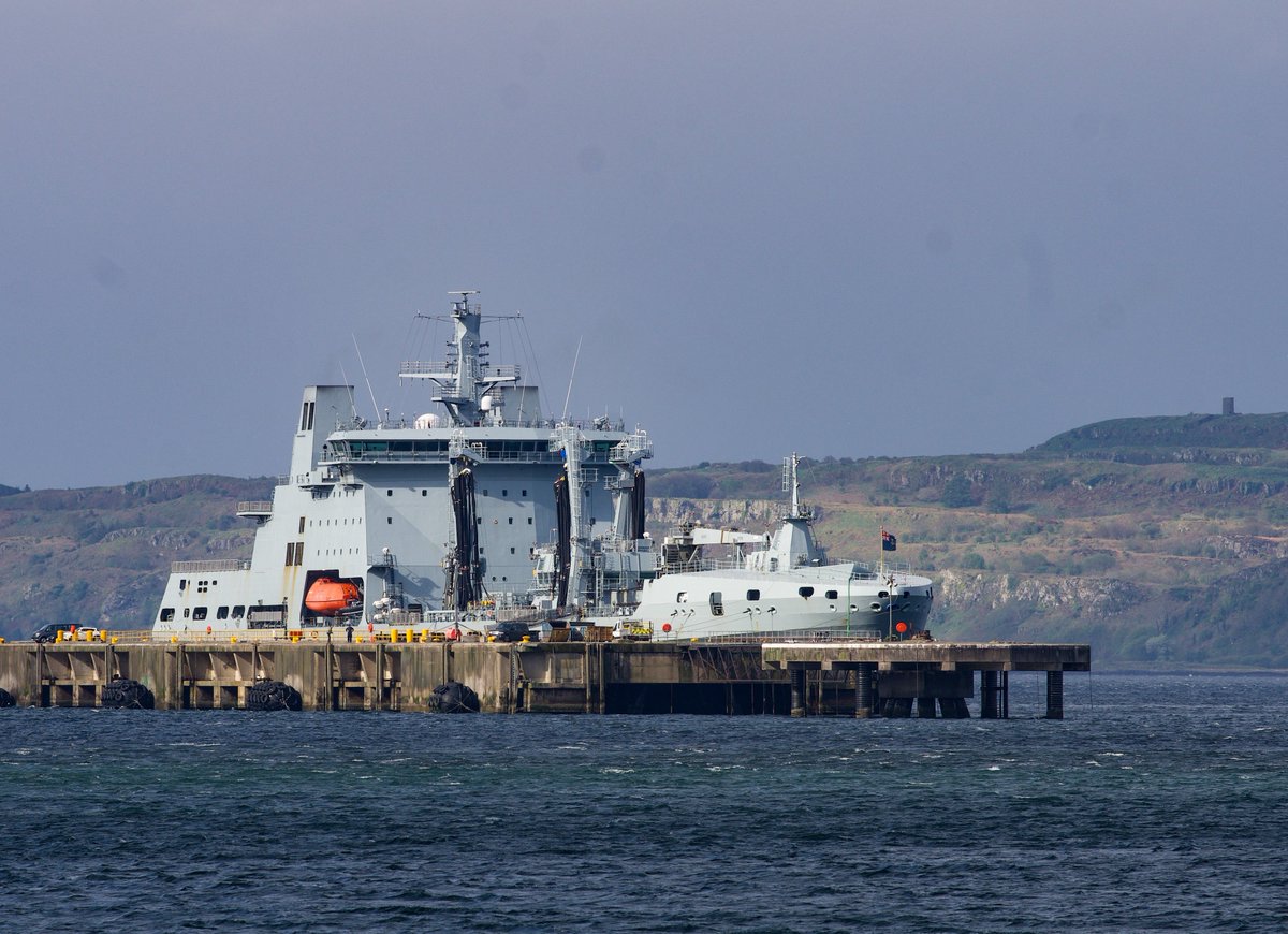 RFA Tidesurge berthed at Hunterston jetty today @RFATidesurge @RoyalNavy #royalfleetauxiliary #teplenishmenttanker #navy #naval #shipping #formidableshield #firthofclyde