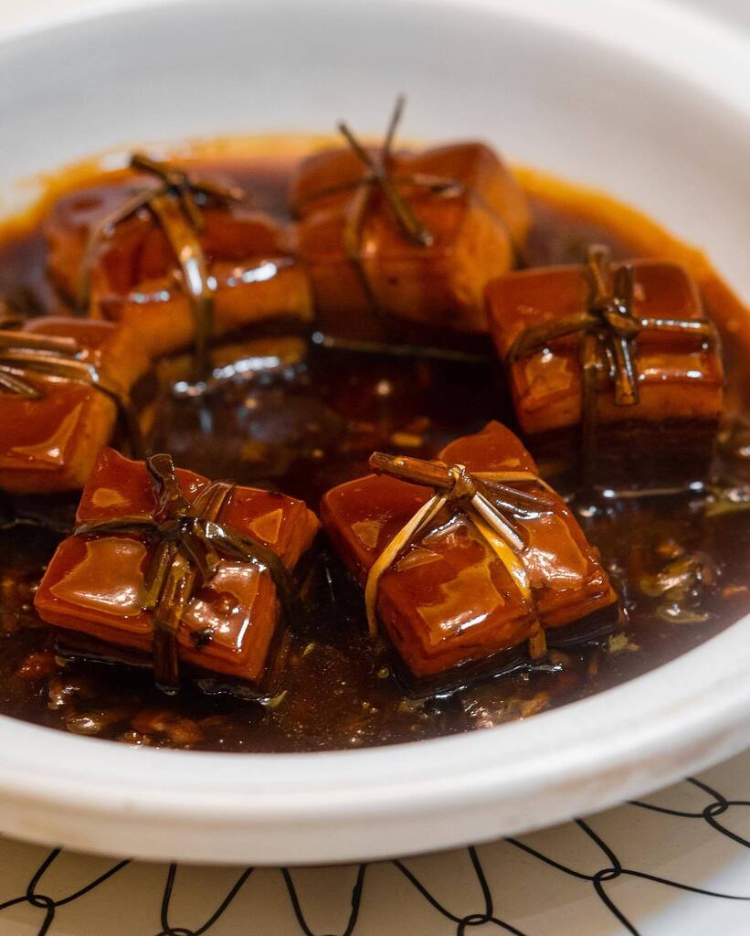 Jazpster's tweet photo. Just in time for 👸Mother’s and 🤴Father’s Day, @CrystalJadeSG’s latest series of seasonal a la carte specialties will have both kids and parents happy. Loads to love across the various #CrystalJadeSG concepts too.

Return-worthy highlights include the… https://t.co/aa0HfqbO4R https://t.co/z8wgvGbywu
