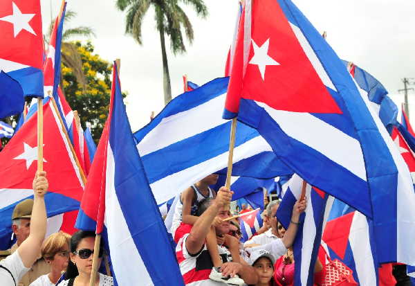 Listos los espirituanos para comenzar el desfile #ALaPatriaManosYCorazón 🇨🇺👏❤️#SanctiSpíritusEnMarcha