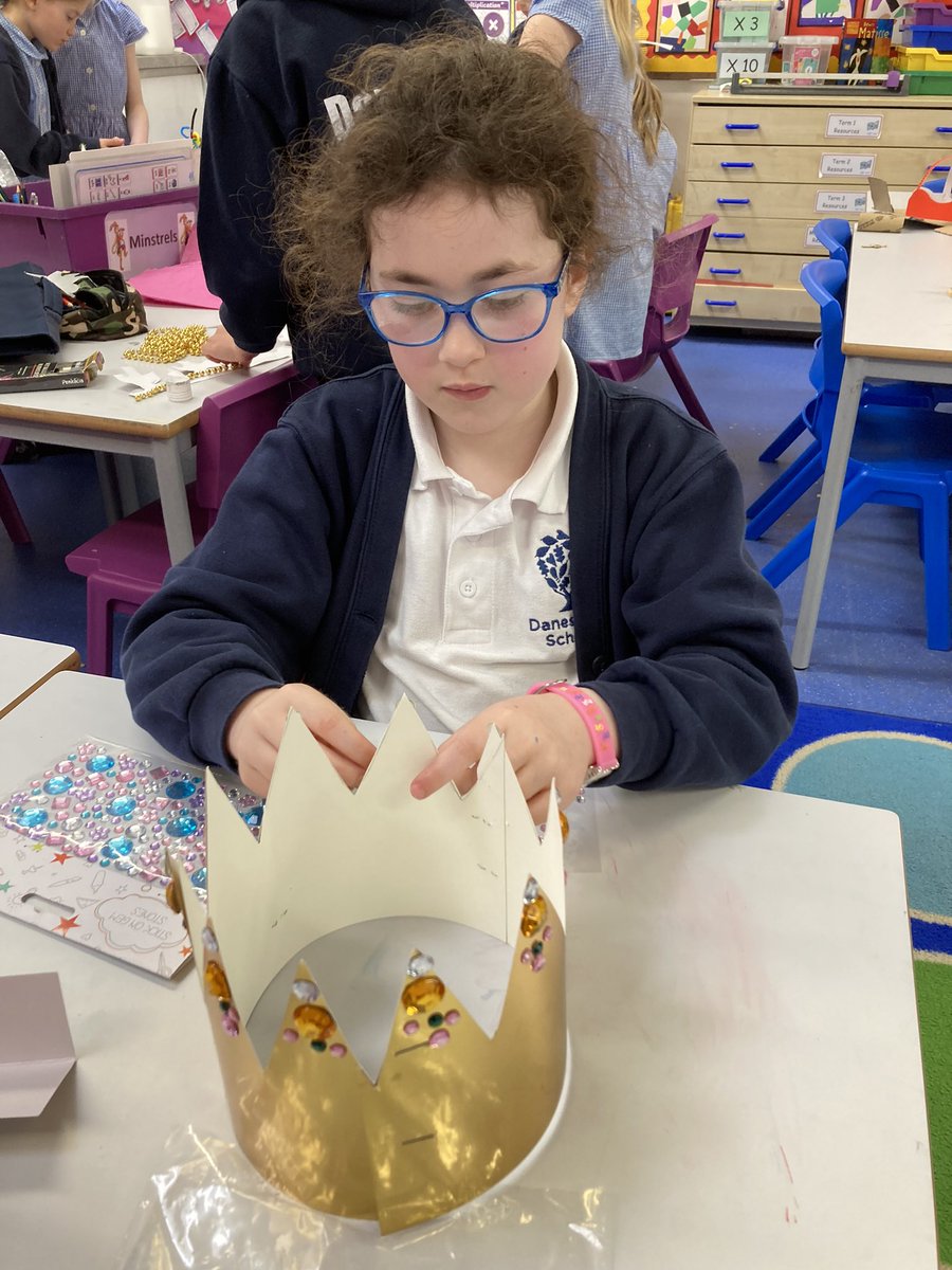 DanesfieldY2's tweet photo. Our budding artists creating Coronation crowns #crowncompetition #Coronation2023 @DanesfieldSchl @danesfieldY2 https://t.co/pR4paXZEly