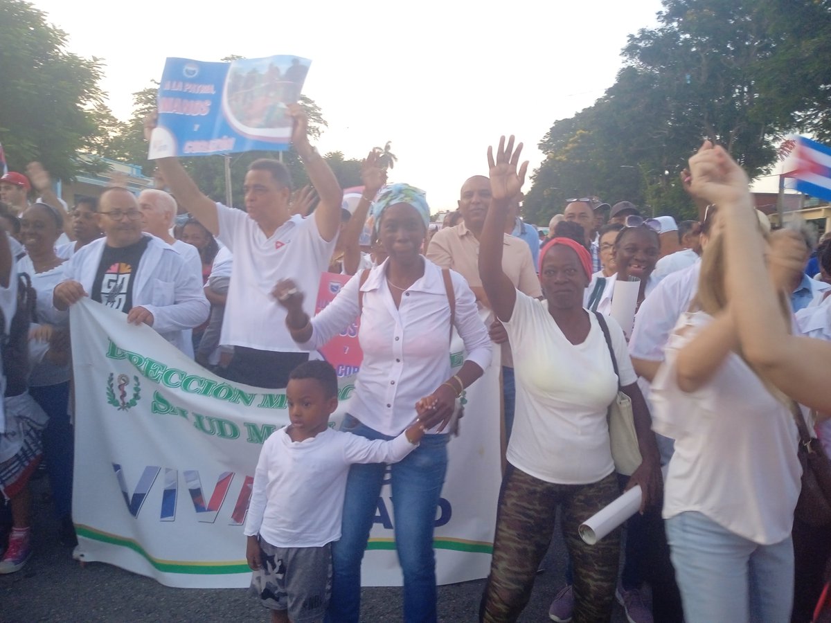 La dirección Municipal de salud de Marianao y todas sus instituciones presentes.
#CubaPorLaVida 
#VivaEl1DeMayo 
<a href="/DPSHabana/">Dirección General de Salud La Habana</a>