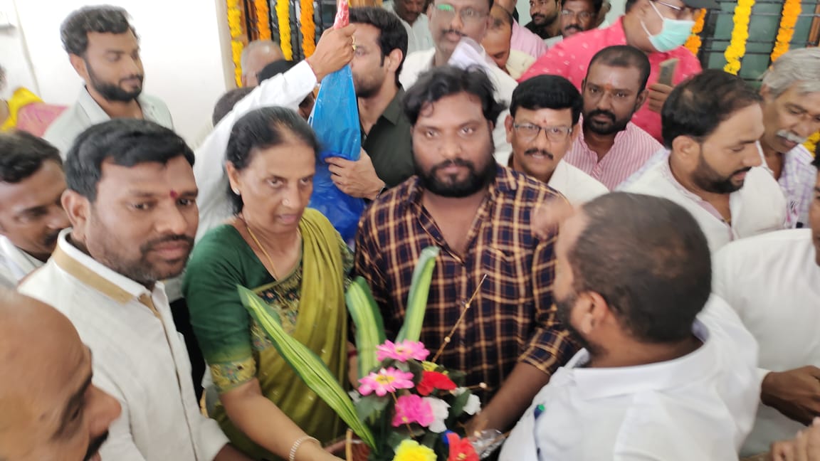 aerupula123's tweet photo. రాజేంద్రనగర్ జన నేత బడుగు బలహీన వర్గాల ఆశజ్యోతి గౌరవ MLA శ్రీ. ప్రకాష్ గౌడ్ అన్న గార్కి మరియు రాష్ట్ర విద్యా శాఖ మంత్రివర్యులు గౌరవ శ్రీమతి సబితా ఇంద్రారెడ్డి గార్కి జన్మదిన శుభాకాంక్షలు.@DrRanjithReddy @KTRBRS @ChauhanVasanth @PrakashGoudTRS @MMRWA4 @SitaramDhulipa1 https://t.co/oFXDbvMIlq