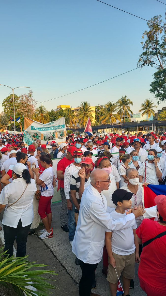 Este #5DeMayo los trabajadores de la Salud Pública presentes en la fiesta de los trabajadores cubanos #ALaPatriaManosYCorazón 
#ProvinciaGranma 
#Bayamo