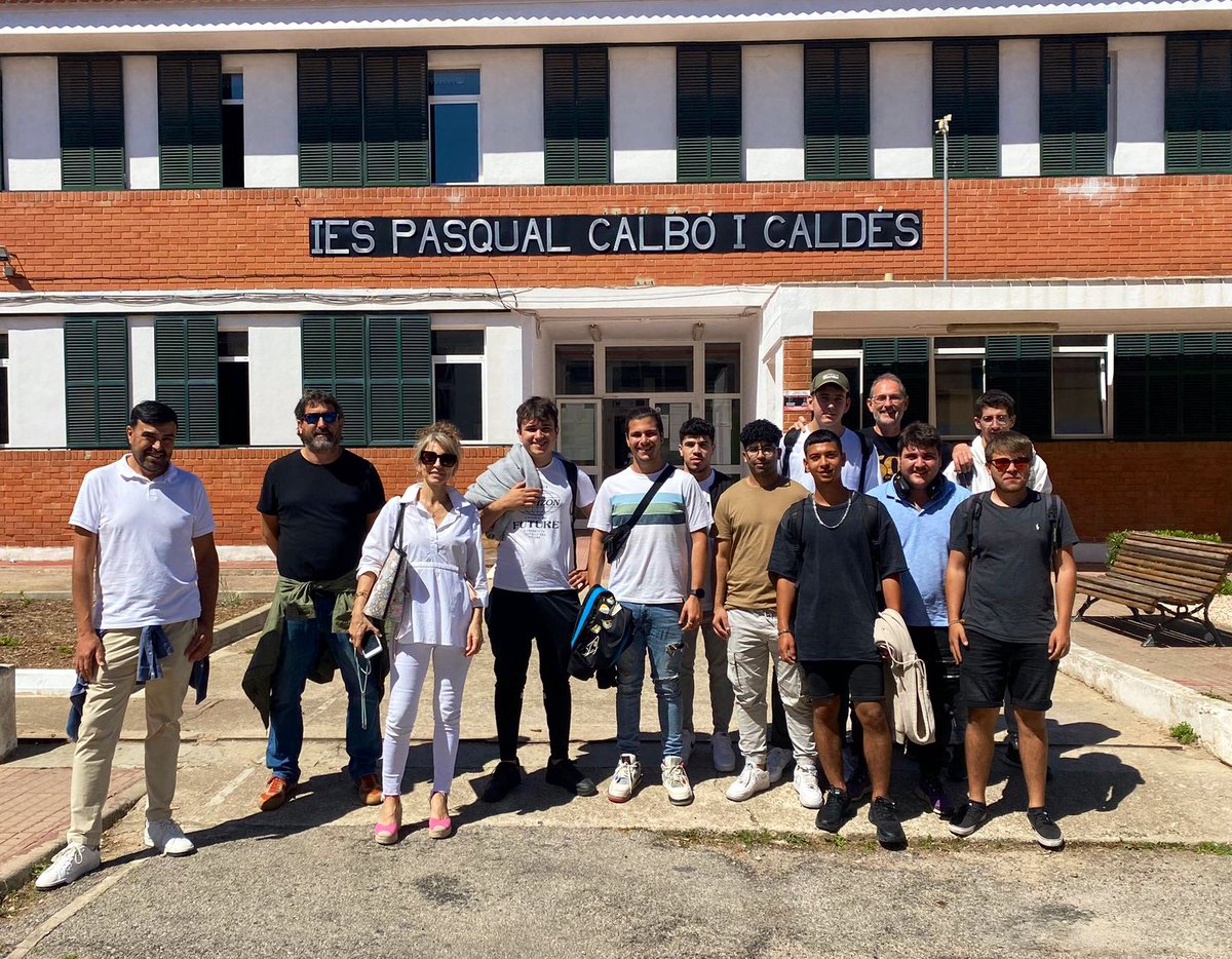 cifpjoantaix's tweet photo. 👉🏼💡Professors i alumnes del @cifpjoantaix ja són a Menorca a l'IES Pasqual Calbó i Caldés, on se celebren les #BalearsSkills d'Electricitat. 

💪🏼Molta sort a tots!! #cifpjoantaix https://t.co/e9jm0D9X0Y