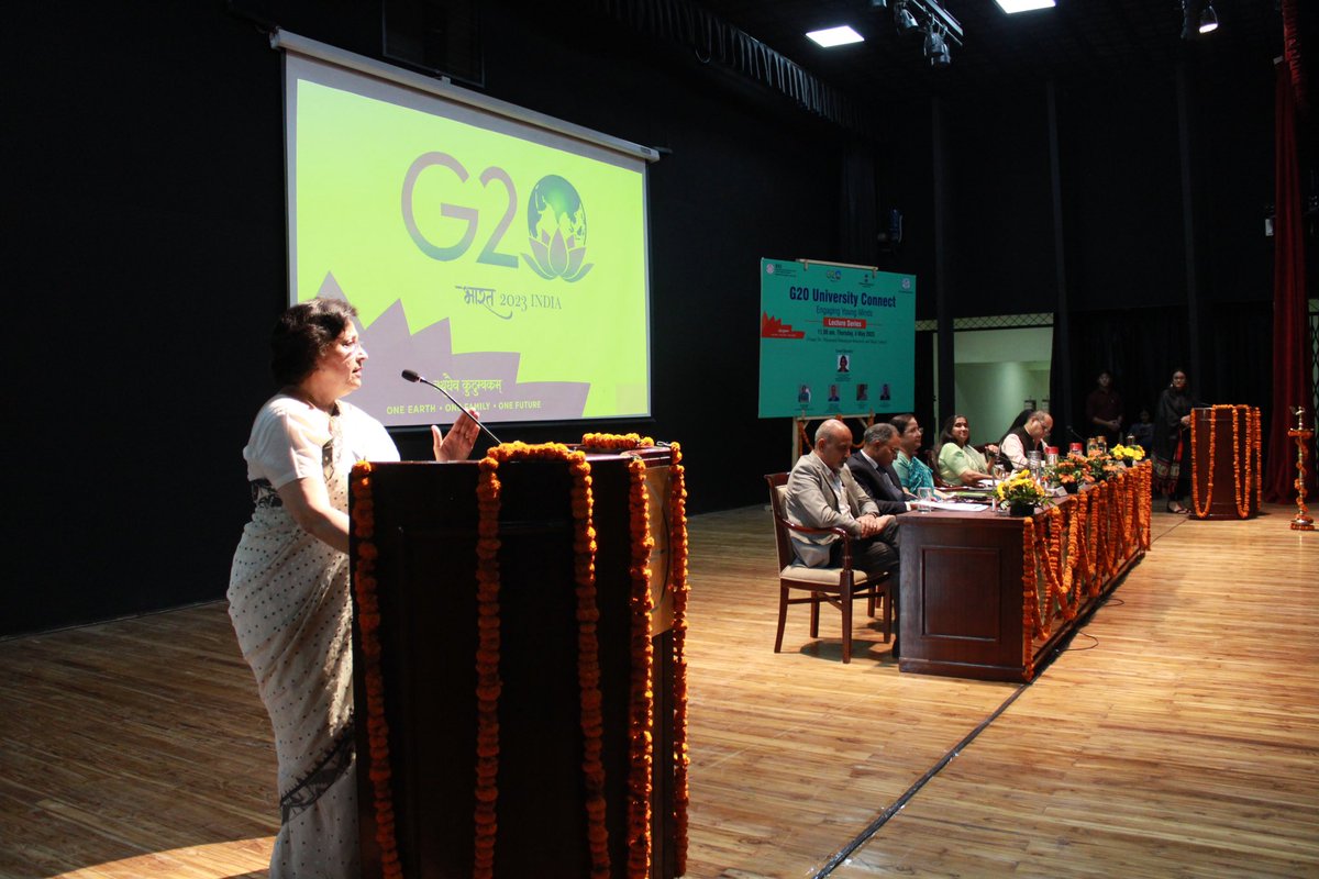 niyathisingh's tweet photo. #G20UniversityConnect at @university_doon: Amb. Preeti Saran, Fmr. Secretary (East) @MEAIndia, @AlkaMittal_9 Fmr. Chairperson &amp; MD @ONGC_, @docmohitgupta, Prof. Cardiology, GB Pant &amp; @SurekhaDangwal, VC

@PMOIndia @amitabhk87 @harshvshringla @g20org @RIS_NewDelhi @Sachin_Chat https://t.co/uFnj05ivk3