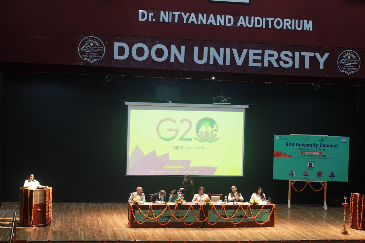 niyathisingh's tweet photo. #G20UniversityConnect at @university_doon: Amb. Preeti Saran, Fmr. Secretary (East) @MEAIndia, @AlkaMittal_9 Fmr. Chairperson &amp; MD @ONGC_, @docmohitgupta, Prof. Cardiology, GB Pant &amp; @SurekhaDangwal, VC

@PMOIndia @amitabhk87 @harshvshringla @g20org @RIS_NewDelhi @Sachin_Chat https://t.co/uFnj05ivk3