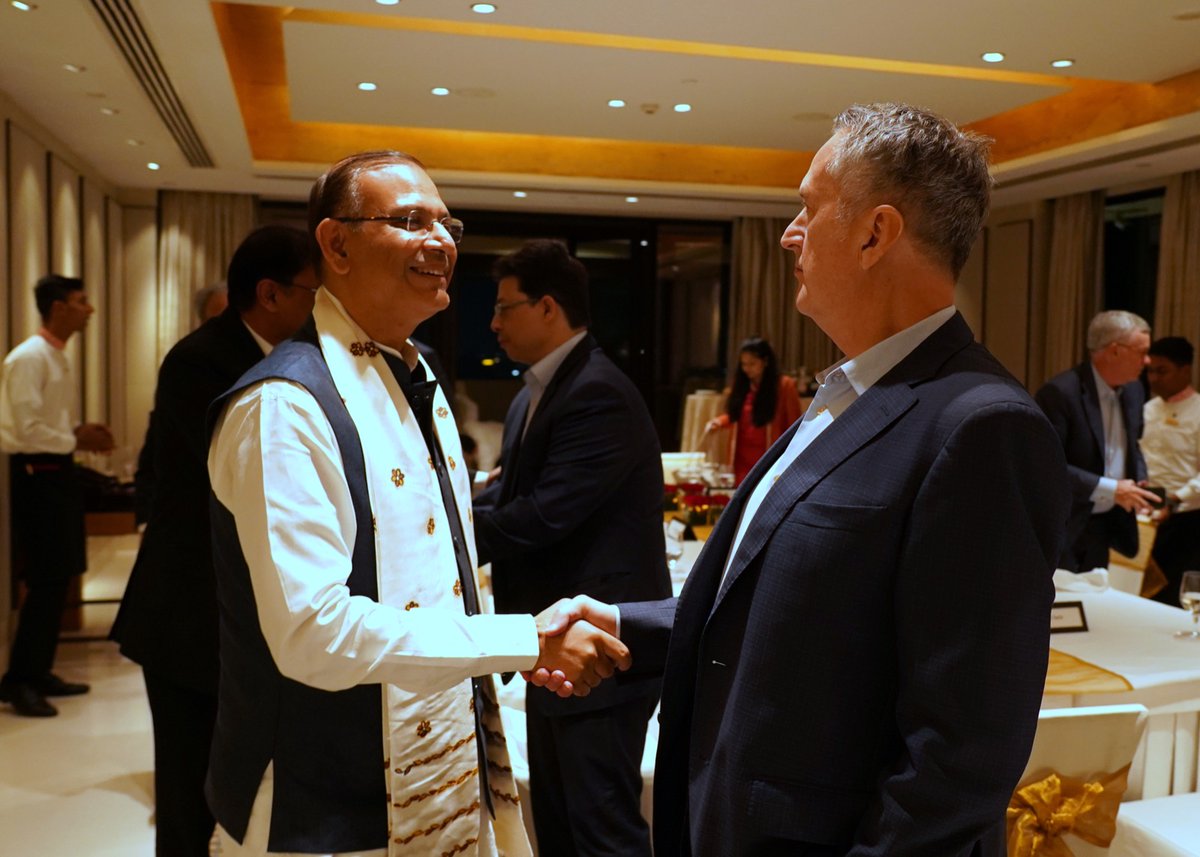 jayantsinha's tweet photo. Had an engaging conversation and a wonderful dinner this week, at @USISPForum, with Al Kelly, Executive Chair of Visa Inc.

We discussed ways to strengthen 🇮🇳-🇺🇸 partnership and the success of the UPI revolution in India that has advanced our digital payment system. https://t.co/5RgBqba1Tn