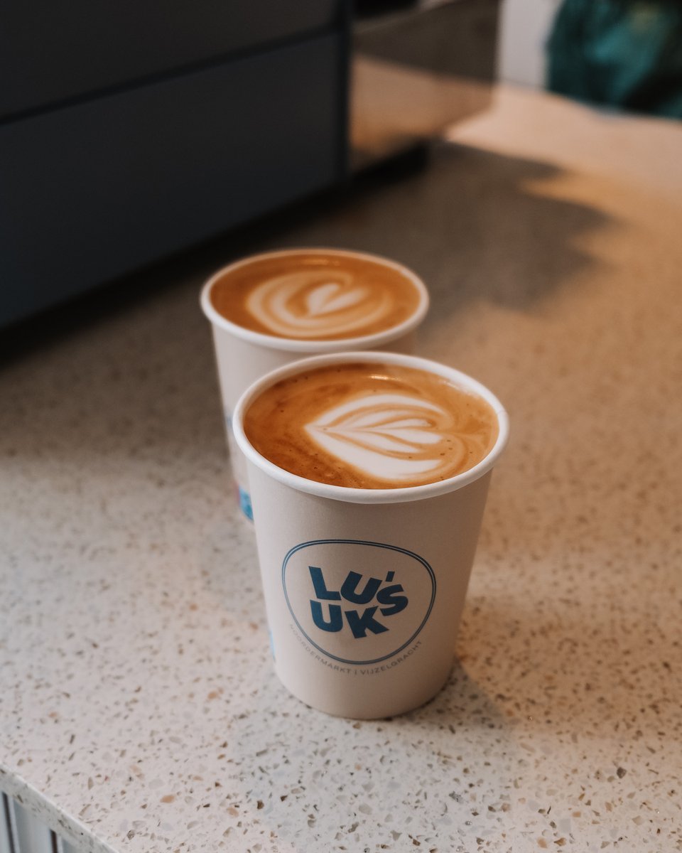 mustvisits's tweet photo. Luuk’s Coffee in #Amsterdam. Goede #koffie, vriendelijk personeel en een fijne selectie aan lekkers voor bij je bakkie. De vestiging die wij bezochten is niet heel groot, veel mensen halen hier dan ook hun koffie to-go. 🚶‍♂️☕️ https://t.co/U1YG9Y6yKd