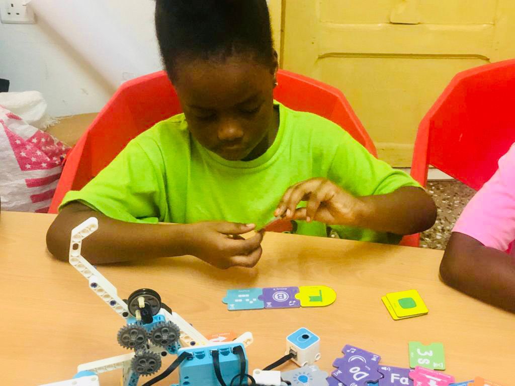 zmrobot's tweet image. Alpha set A kit, suitable for 5+ kids start to code.
#Robotforkids #education #kids #robot #STEM #program #building