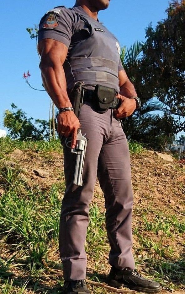 Policeman_666's tweet photo. I would take the bullets out of the gun and put it on my feet so I could sit down every day like a police soldier's dick. https://t.co/YLSJuFyD2C