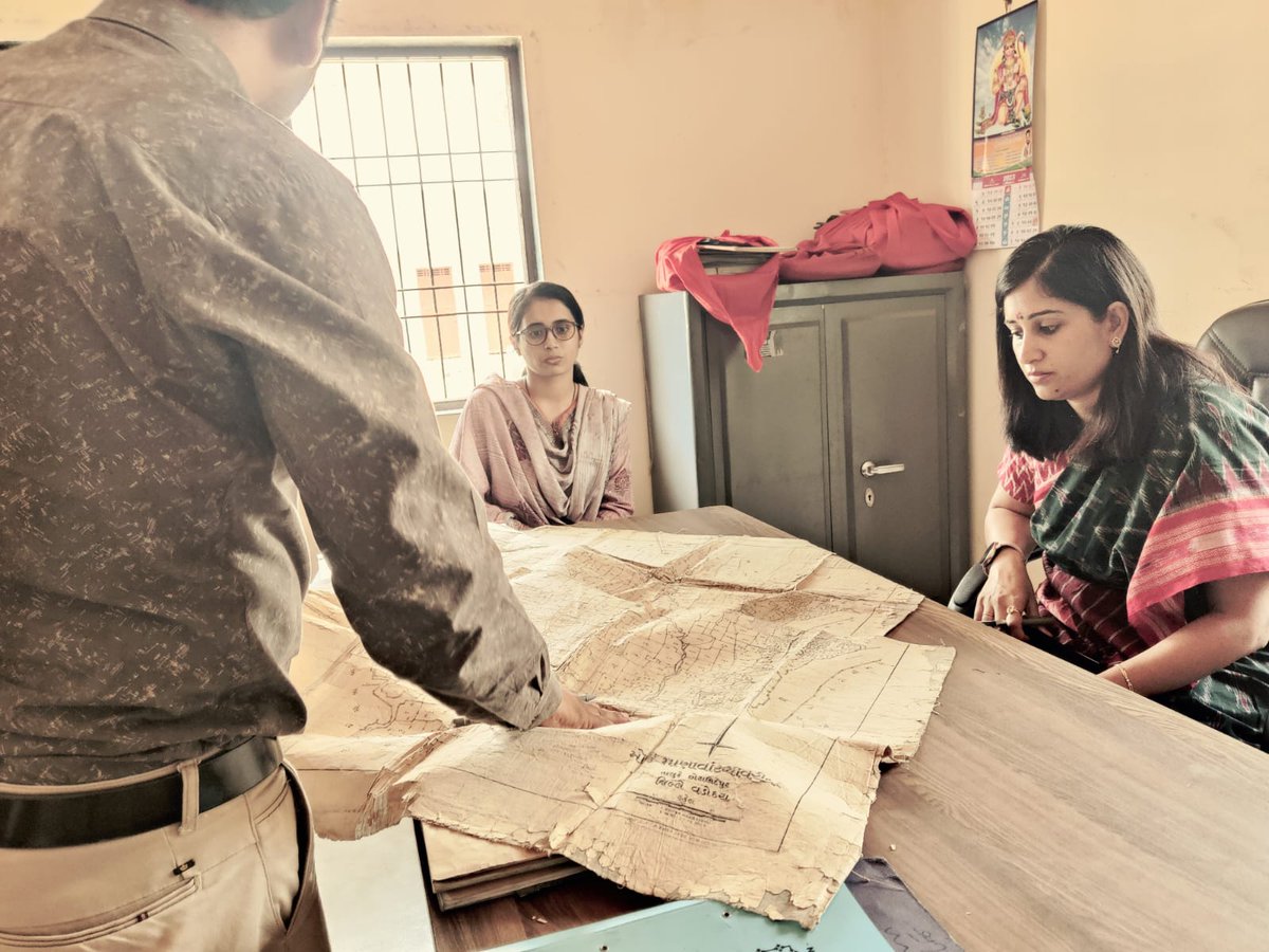 આજ રોજ કવાંટ તાલુકાના માંણાવાંટ ગામના ગામ દફતરની એપેન્ડક્ષ- એ મુજબની અને કૈડાવાંટ અને અસાર ગામના ગામ દફતરની સામાન્ય તપાસણી કરવામાં આવી.<a href="/PMOIndia/">PMO India</a> <a href="/CMOGuj/">CMO Gujarat</a> <a href="/kamaldayani/">Kamal M. Dayani</a> <a href="/DCsofIndia/">District Collectors (IAS)</a> <a href="/BureaucratsInd/">Bureaucrats India</a>