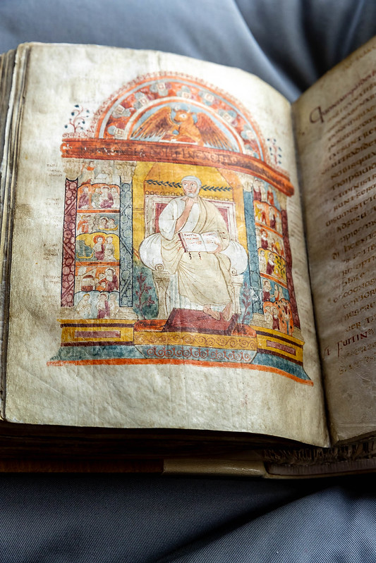 ArchbishopSarah's tweet photo. The St Augustine Gospels will be used at the Coronation of His Majesty King Charles III tomorrow. A beautiful treasure of our nation’s Christian history, it was sent to the first Archbishop of Canterbury from Rome in the 6th Century AD. 1/3 https://t.co/1RZOW43F7h