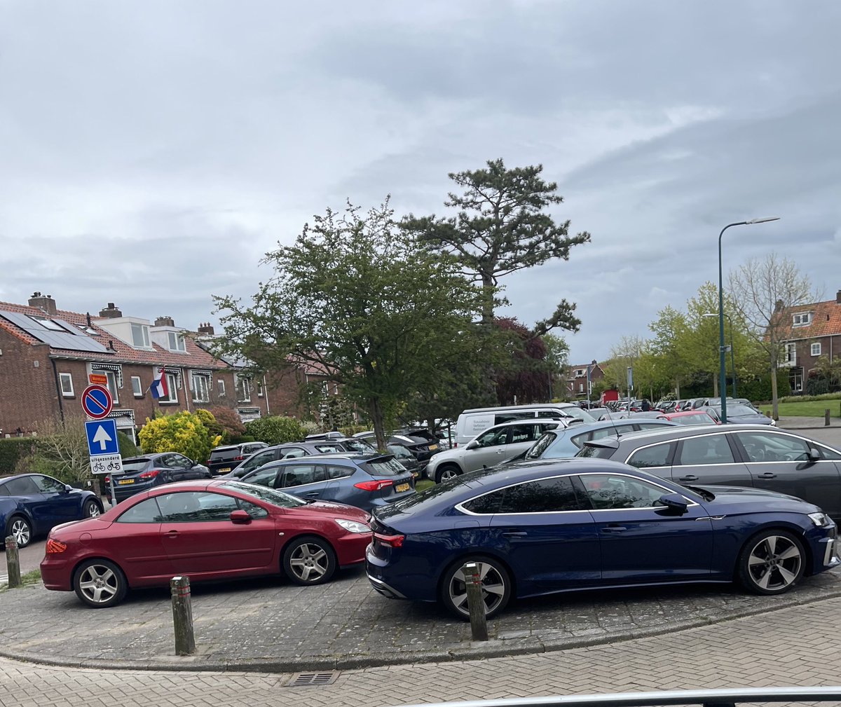 druk hier hoor !! #Marelaan #Oegstgeest <a href="/gem_oegstgeest/">Gemeente Oegstgeest</a>