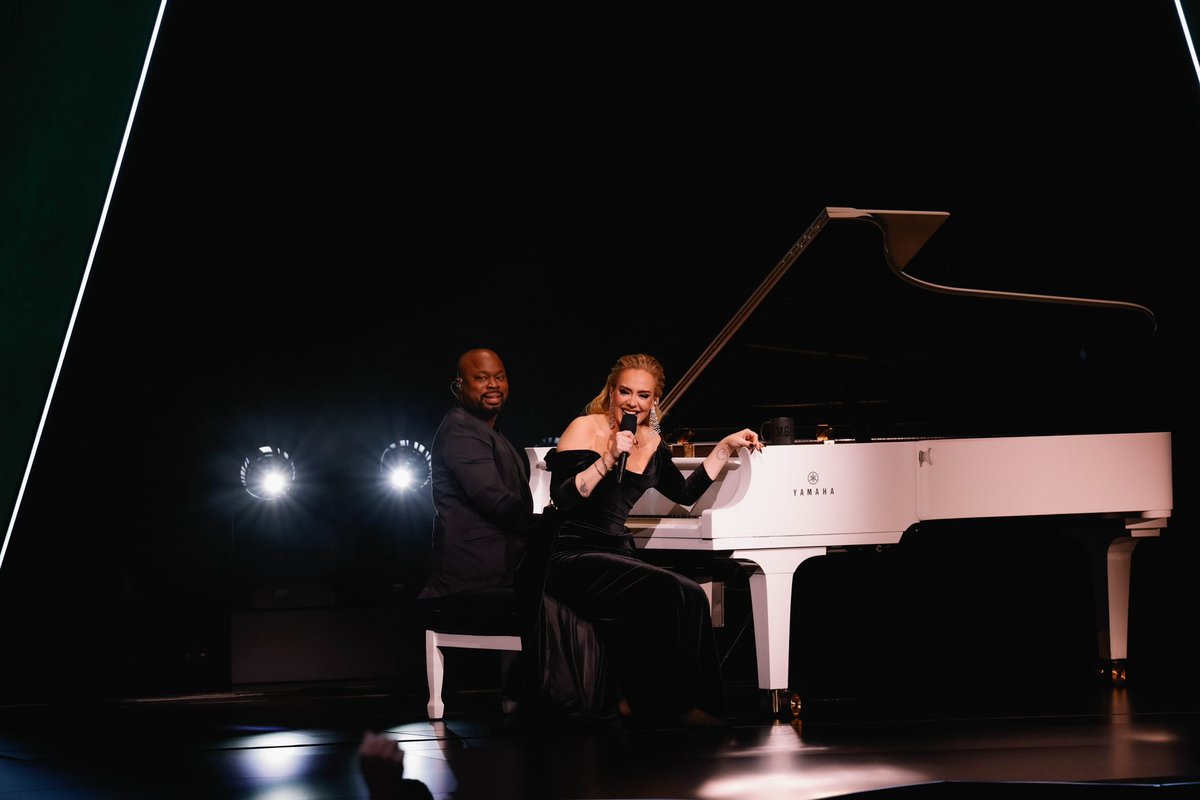 adeleonly25's tweet image. Happy Birthday @Adele!! I love you I hope you have an amazing day! 💚💚💚💚