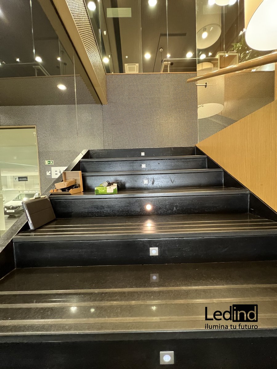 Ledindeu's tweet photo. Las balizas Ledind para escaleras, tanto interiores como exteriores, son una de las opciones más adecuadas para aquellos entornos más minimalistas, donde el diseño y la elegancia son los elementos principales en la decoración de los espacios.
#led
#iluminatufuturo
#decoracionLed https://t.co/1kKVPXWNp2