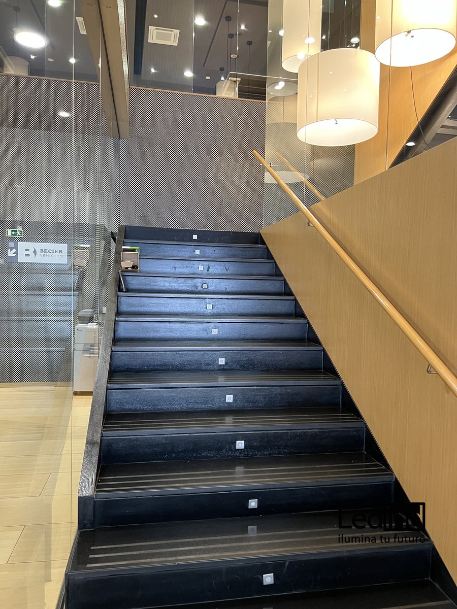 Ledindeu's tweet photo. Las balizas Ledind para escaleras, tanto interiores como exteriores, son una de las opciones más adecuadas para aquellos entornos más minimalistas, donde el diseño y la elegancia son los elementos principales en la decoración de los espacios.
#led
#iluminatufuturo
#decoracionLed https://t.co/1kKVPXWNp2
