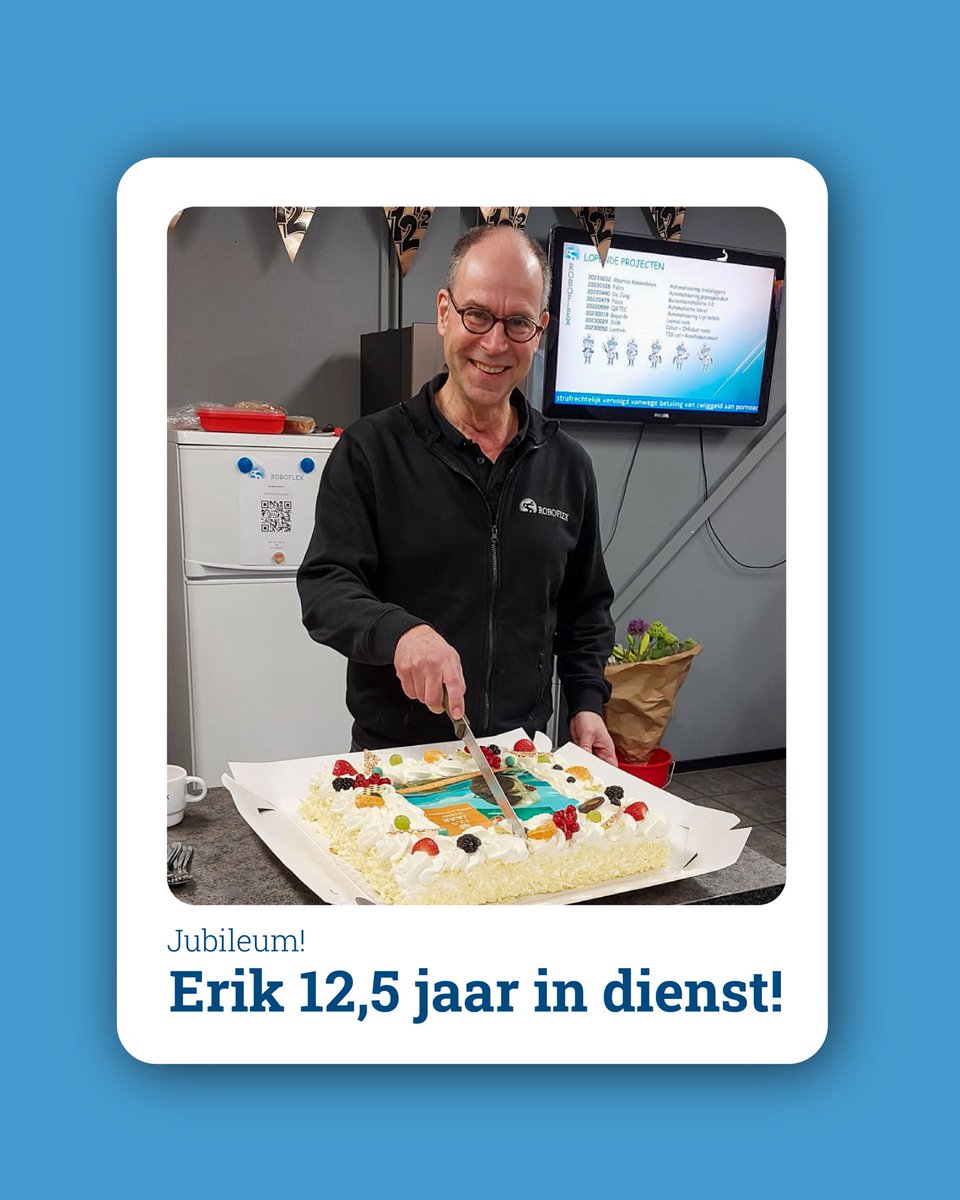 RoboFlexRobotic's tweet image. Gefeliciteerd aan collega Erik met zijn 12,5-jarig jubileum bij Roboflex! Het team vierde het met een bowlingavond en een drankje. Erik, bedankt voor je harde werk en we proosten op nog vele jaren! 🎉🎳🍻
#jubileum #collega #feest #bowling #drankje #toekomst #roboflex