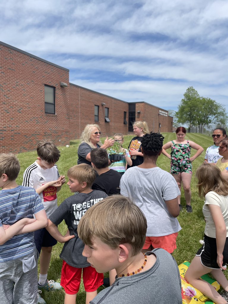 North_Tweets's tweet image. Students helped Mrs. Stockman and Gravity with planting the raised beds today. 
#Proud2BNorthies #JCSchoolsChampions #WeAreElementary