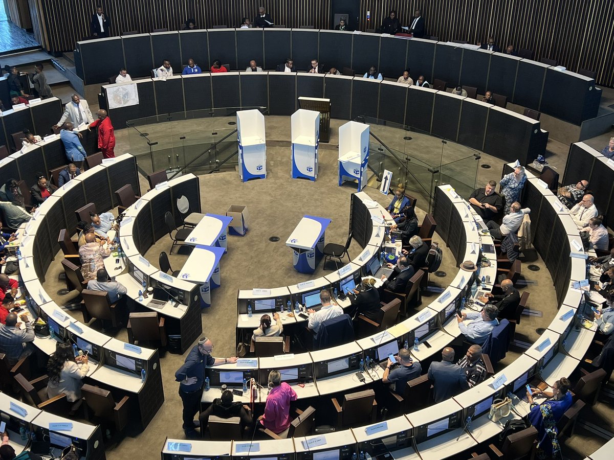 KayaNews's tweet photo. Voting for the new Joburg Mayor is now underway, councillors are casting their votes for their preferred candidate. 

#JoburgMayor #KayaNews TKM https://t.co/gqfB38xhjg