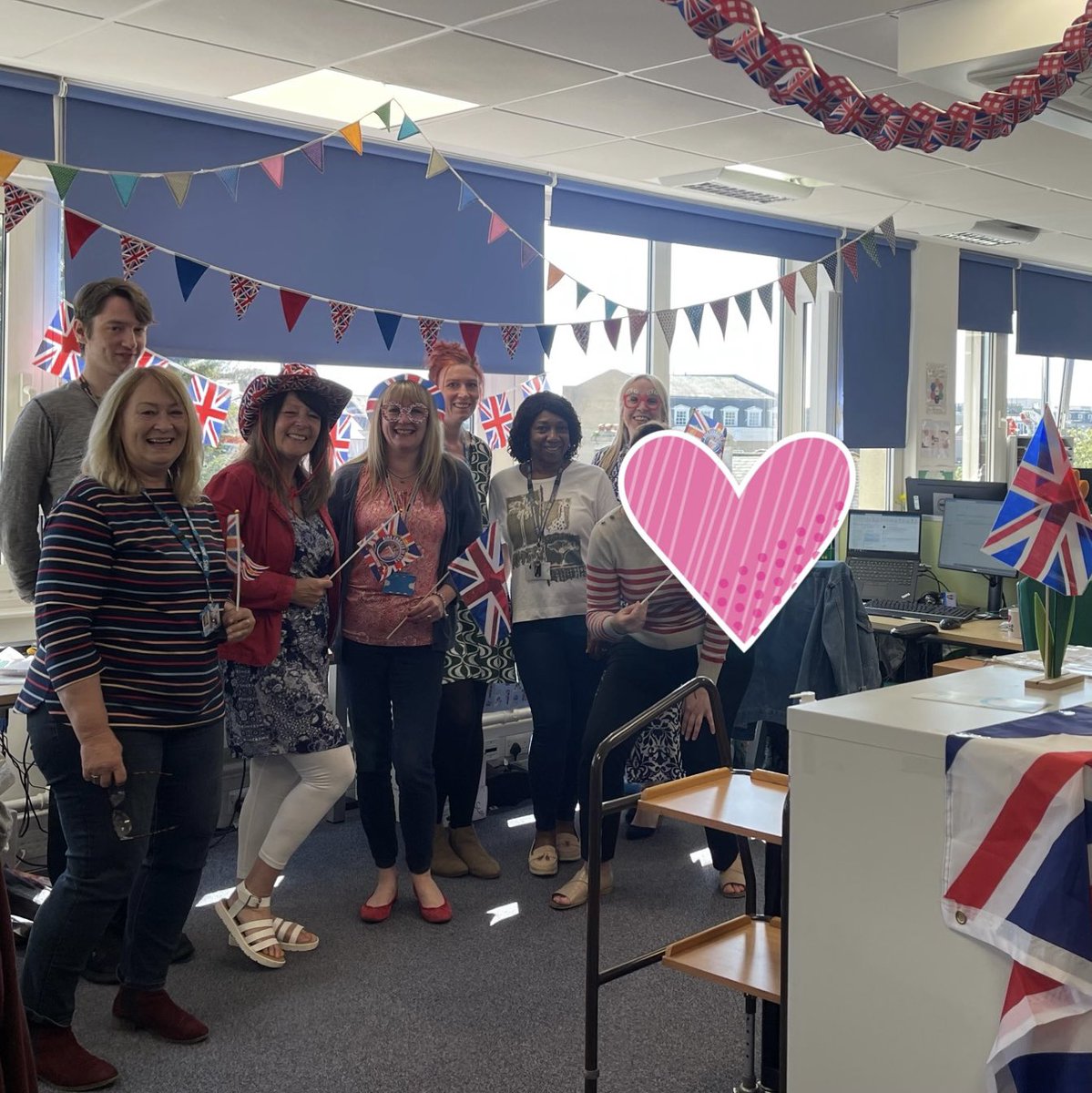 wicksy75's tweet photo. The team in the Admin Hub at Southfield House are getting into the spirit ahead of the Kings Coronation with their vibrant decorations! 🇬🇧👑 @nhs_scft  @ScftStaff https://t.co/7zvK2vM7Is