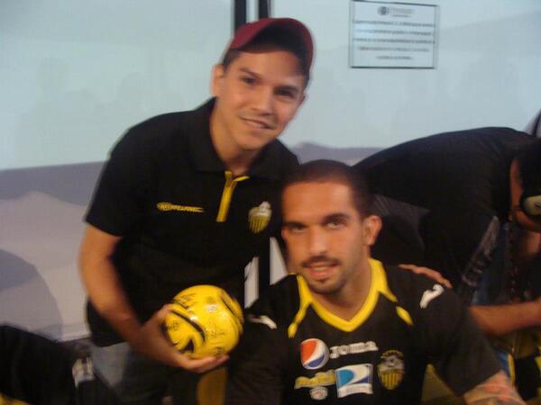 JJHR_11's tweet photo. #Colección | #Fútbol | #CopaAmerica2007
#DeportivoTachira
Balón oficial Copa América autografiado por la plantilla del Prof. Richard Paéz @PaezDt #Venezuela
Balones de colección Deportivo Táchira https://t.co/NV5Cf2mOQU