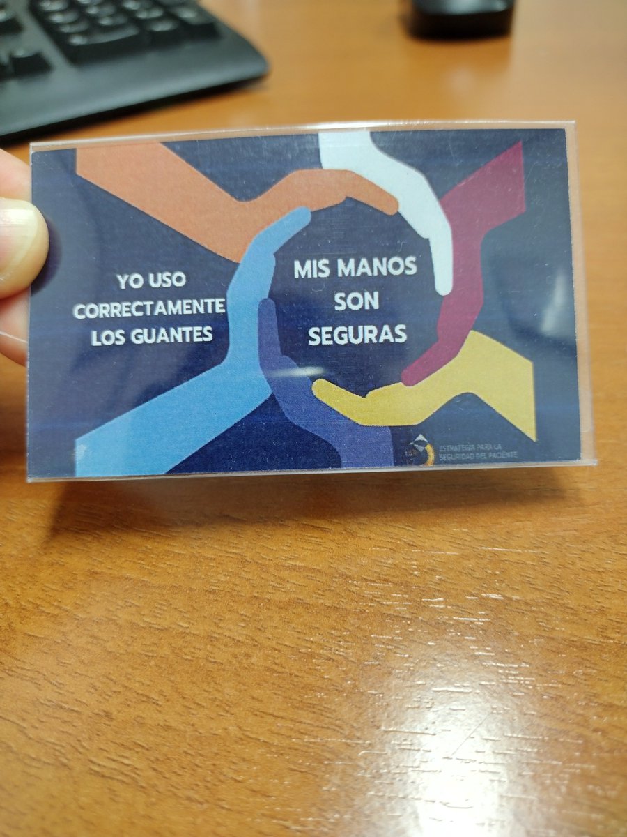 Yolaldebaran's tweet photo. En el Servicio de Medicina Preventiva del @HUVV_SAS hemos hecho estos "distintivos" para identificar a los profesionales que hacen un uso correcto de guantes. Higiene de manos SIEMPRE antes y después del uso de guantes. Gran aceptación 🥳🤩👏🤗 https://t.co/exyjxZ1VVZ