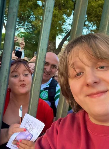 PCashmore's tweet photo. See you on the 21st @LewisCapaldi us 2 can’t wait 🤩 especially @vcash78 just what she needed after her op 🥰
Big shout out to @lumsden_tony 😎#goodc^nt 🤝 https://t.co/HRpbZ5Y07r