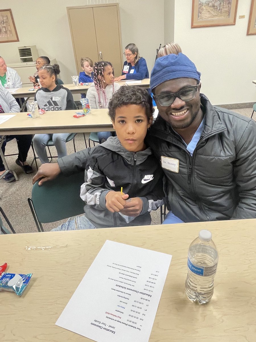 TinaNob98712527's tweet photo. Thank you to the St. Joseph’s staff for an excellent field trip!! #penpals #warrencityschools https://t.co/YzTPL8X8fb