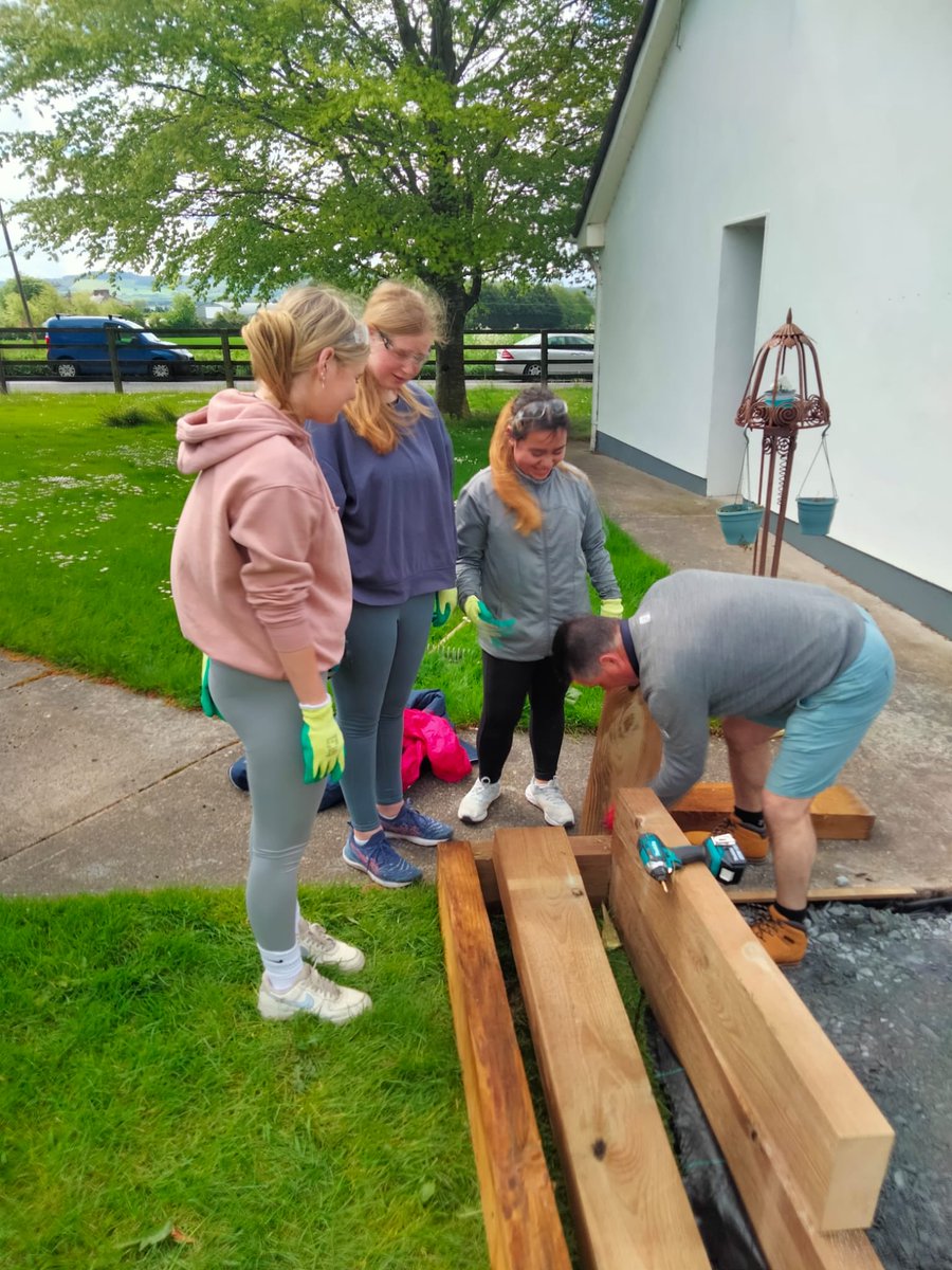 StGS_TY's tweet photo. Beautiful spaces for many to share, our @StGerardsSch TY’s rolling up their in @Peamount_Health hospital for their TY Difference Day Project. #differenceday #peamounthospital #TY #charitywork https://t.co/0NEO3HMcJ5