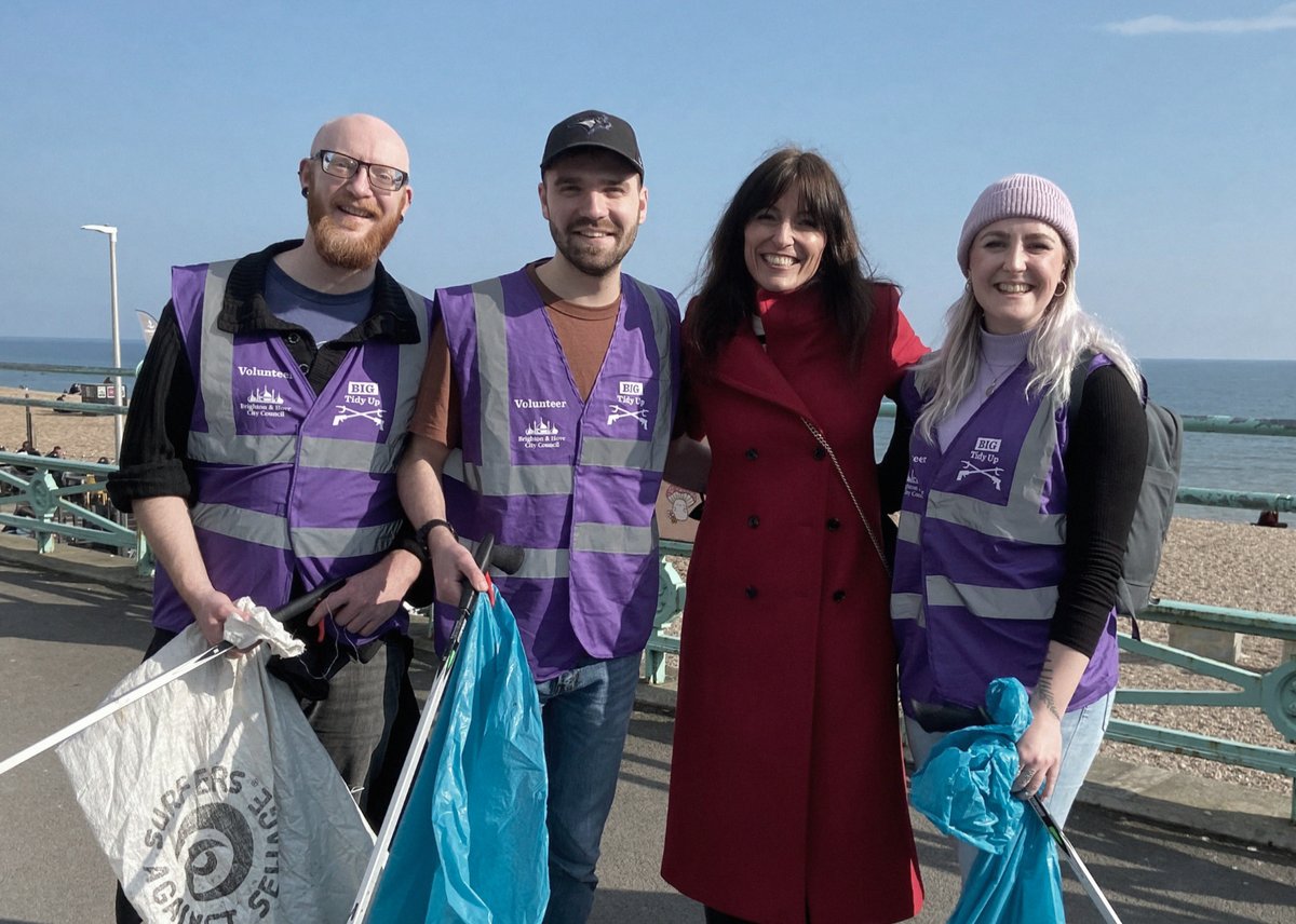 wearedigit's tweet photo. Spurred on by words of encouragement from @ThisisDavina (❗), Team Digit ventured out last week to help clean up #BrightonBeach. 

Our pickers collected four full bags of litter in just a couple of hours 😢 clearly, there’s more work to be done here… to be continued 🐟 https://t.co/5lbm4oCWeR