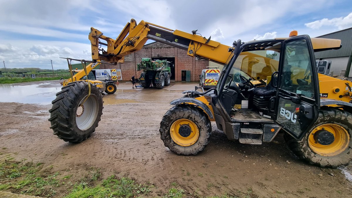 Wheel change day. <a href="/tanvicfarmtyres/">Tanvic Farm Tyres</a> <a href="/arable_skinner/">Matt Skinner</a>