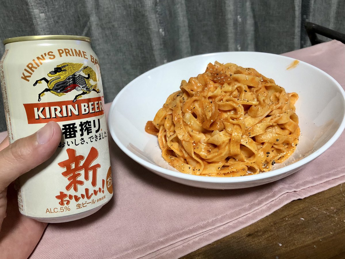 OG58867319's tweet photo. 手打ちパスタ作って乾杯！
トマトとニンニクだけで、おいしかった～☺️
麺モチモチ🙌

ごちそうさまでした！

 #手打ちパスタ
＃フィットチーネ
 #トマトパスタ https://t.co/vO7QasbT4c