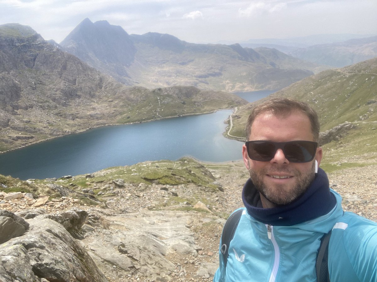 PaulSando's tweet photo. Cracking day for a stroll up Mount Snowdon yesterday 🏔️ ☀️ 🏴󠁧󠁢󠁷󠁬󠁳󠁿 #mountsnowdon #pygtrack #hiking https://t.co/ZCtfIvuOAx