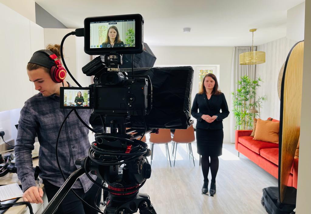 PageOneMediaUK's tweet photo. The crew's been busy this week with back-to-back shoots in London 🎬 Now for some well-deserved R&amp;R.  Enjoy the Coronation Bank Holiday weekend everyone! 👑 #bts #BehindtheScenes #videoproduction https://t.co/dXzWts6wLR