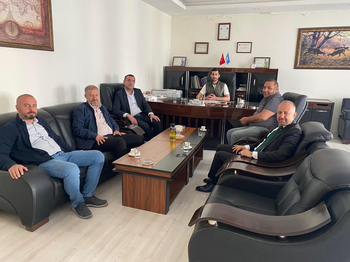 mervan09110519's tweet photo. Mesleğe yeni başlayan meslektaşlarımızı ziyarette bulunduk.Meslektaşlarımızı kutlar iş hayatlarında başarılar dileriz https://t.co/EVHfpyJy2S