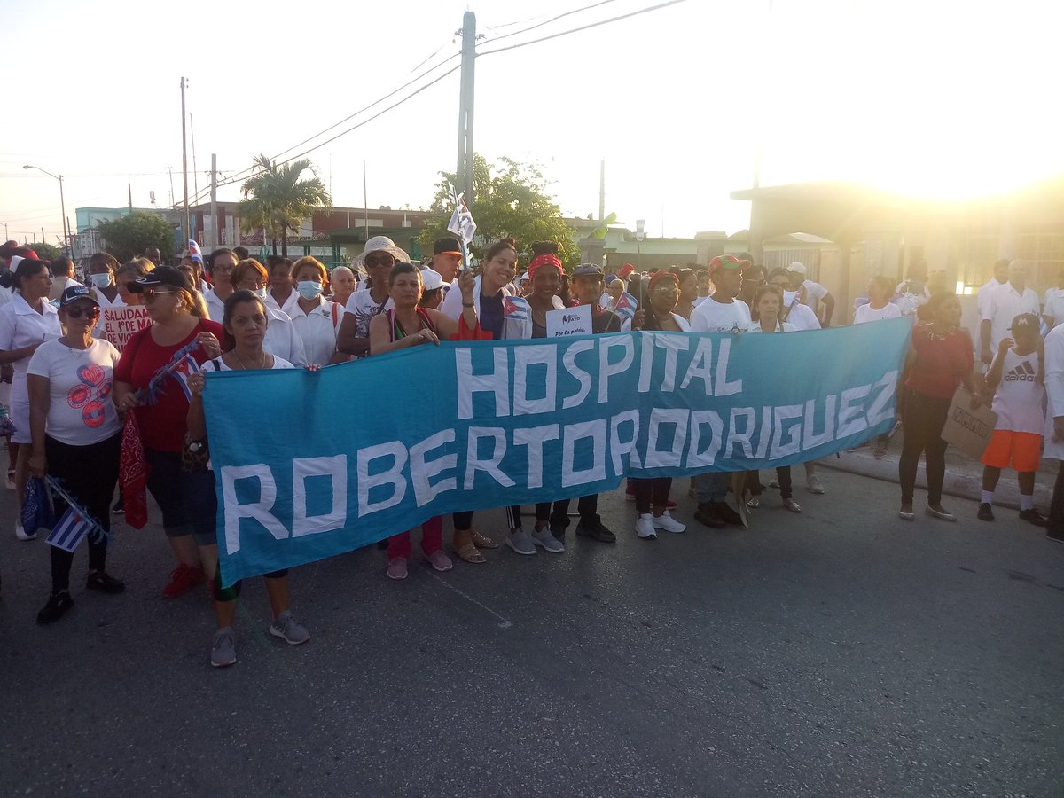 YTapiaValido's tweet photo. Listos los trabajadores del #HospitalMoron para desfilar en saludo al Día de los Trabajadores. La alegría es contagiosa. #1Mayo #CubaViveYTrabaja #Cuba https://t.co/lh2h4mLx0S