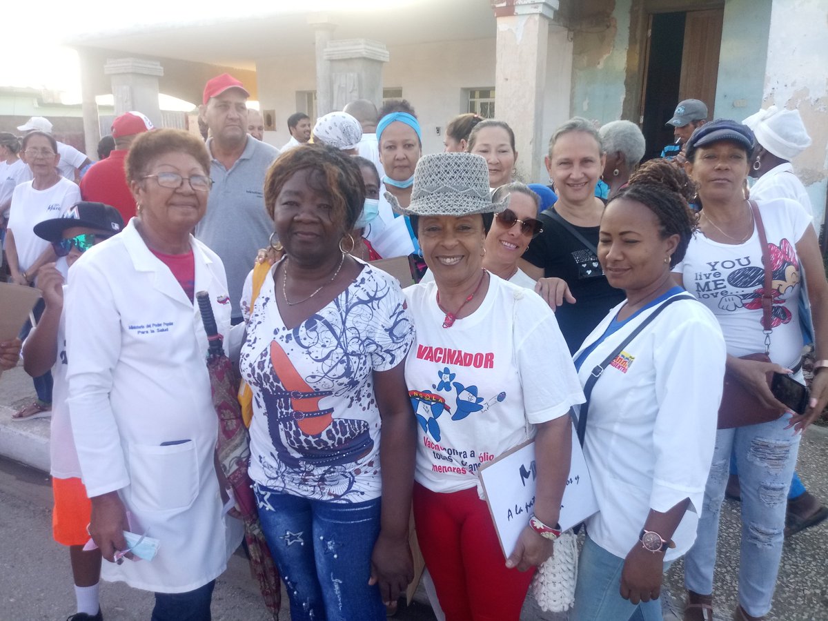 YTapiaValido's tweet photo. Listos los trabajadores del #HospitalMoron para desfilar en saludo al Día de los Trabajadores. La alegría es contagiosa. #1Mayo #CubaViveYTrabaja #Cuba https://t.co/lh2h4mLx0S
