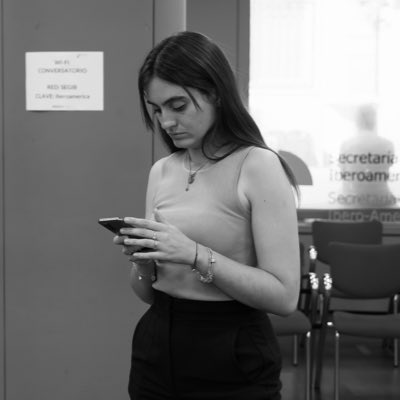 #NuevaFotoDePerfil

👉🏻 Semana trampa, corta pero (muy) intensa, nos hemos pasado los tres días así 🤪📲