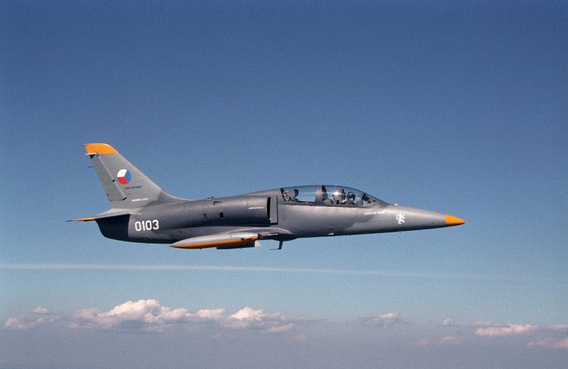 praisethesteph's tweet image. 🇨🇿#Czechia: @AERO_Vodochody will upgrade and overhaul four 🇦🇴#Angolan Air Force L-39 #Albatros aircraft to the L-39CW version.

The scope of the contract includes airframe overhaul, avionics upgrade and replacement of the original 🇺🇦#Ukrainian Motor-Sich AI-25TL engine with new