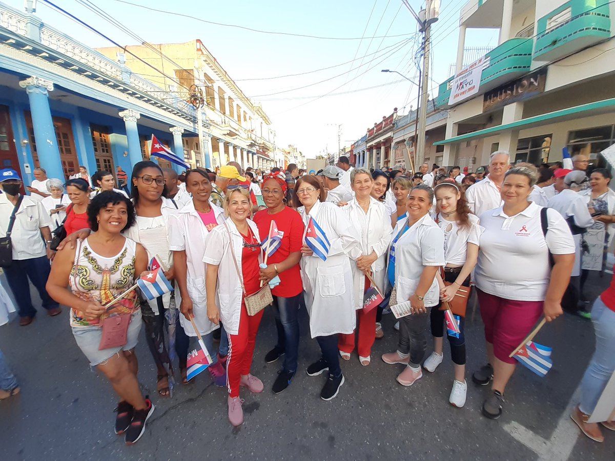 Yisel18520544's tweet photo. La Subdirección de Epidemiología del #CPHEM de #PinardelRío presente en el desfile por el #1deMayo #ALaPatriaManoYCorazón. #CubaVive #MejorSinBloqueo. @dr_villar1 @ProsaludPinar @SaludDPinar @LiliamPinar @DrYusleivy @SaludDPinar @MINSAPCuba @Rosalia38876916 @Cary59956435 https://t.co/XjiVZEmctI