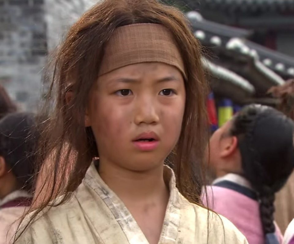 아기노비원진 너무 해맑아 ㅠ ㅠㅠㅠㅠㅠ
곧 산발이 될 미래를 전혀 예상하지 못하고서,