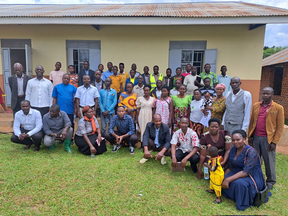 nuwabineenock1's tweet photo. Farmers in Nyankwanzi coop. @BRIGHT project set their own targets for 2023 with a big motivation.@IFDCUganda, @AgriterraGL https://t.co/qEFb16ZsWj
