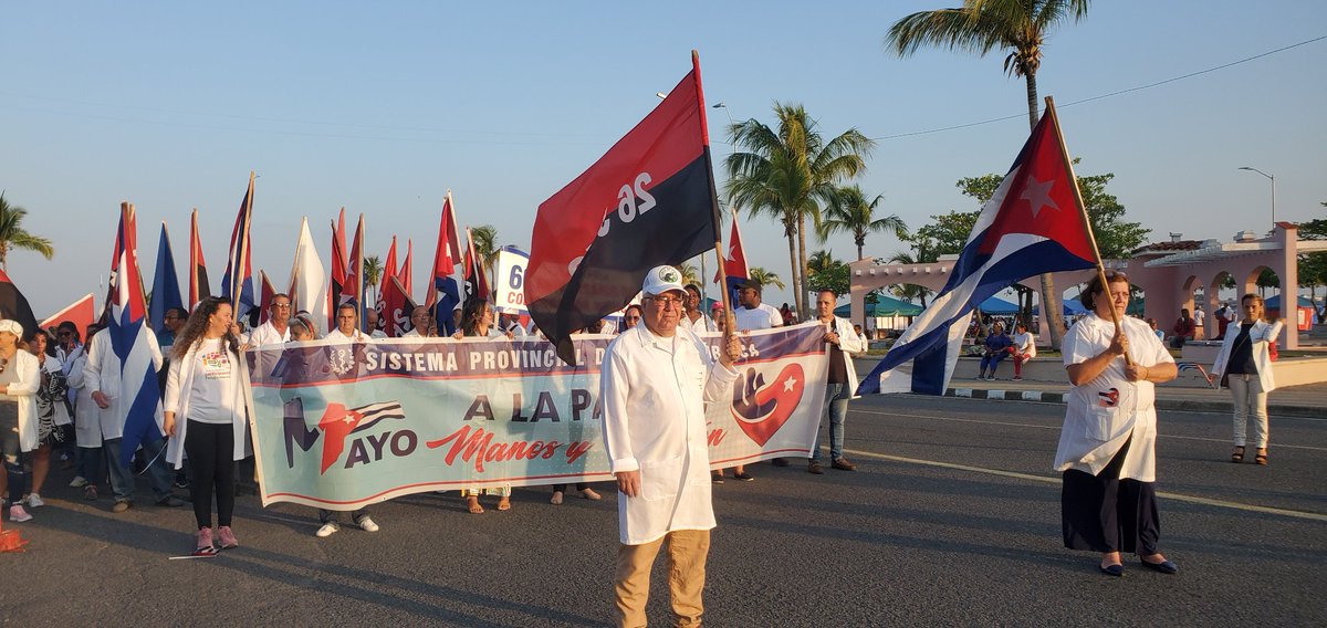 FeijooLeyva's tweet photo. El sindicato de #Salud en #Cienfuegos encabezando la fiesta de los trabajadores en la plaza de acto. Un día de Unidad y compromiso porq #ALaPatriaManoYCorazón  #UnidosEnVictorias @BCuartero @PerlavisionTV @Eviezer2 @SolMayelin @AsistMedCfg1970 https://t.co/n2bnOf5g5E