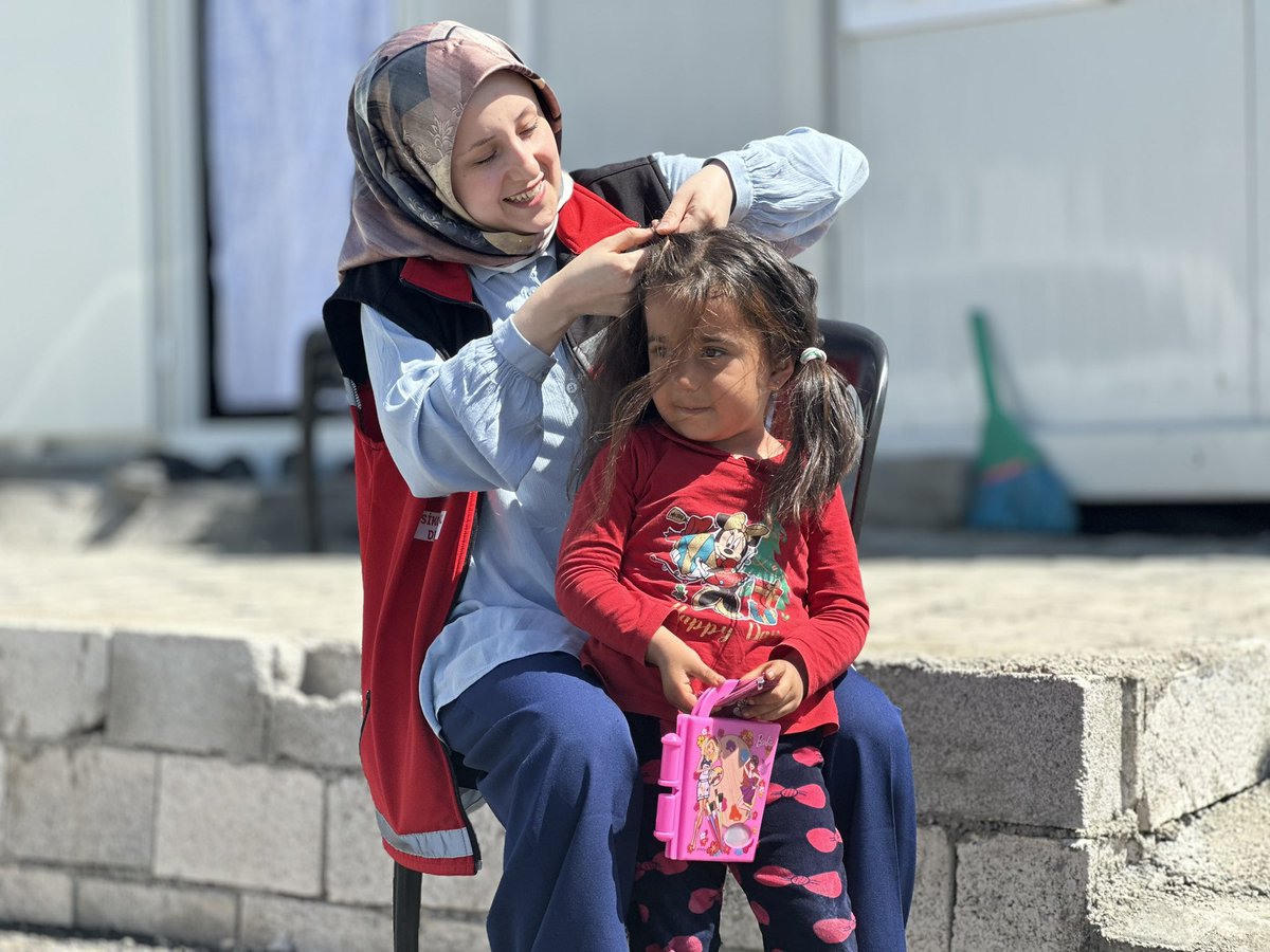 Kahtaasp's tweet photo. Psikososyal destek ekiplerimiz il genelinde kurulan Geçici Barınma Alanlarında yasayan vatandaşlarımız ve çocuklarımıza yönelik saha çalışmalarına aralıksız devam ediyorlar. @sevketersahin @tcailesosyal https://t.co/hzed6Bkd5A