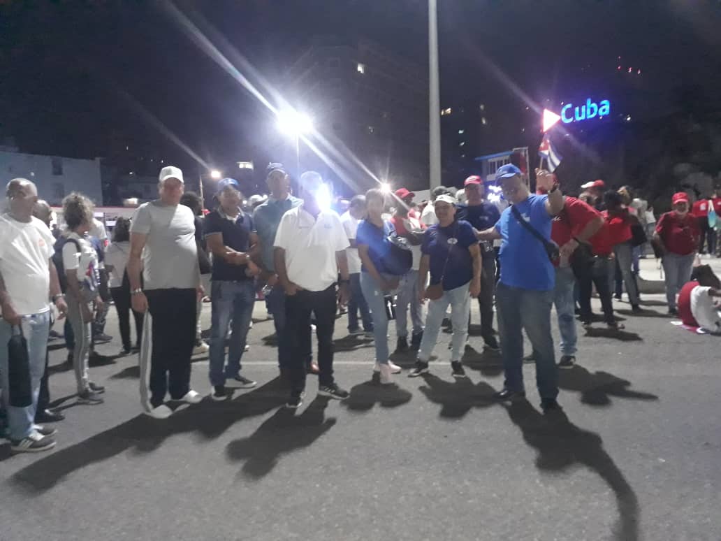 #ALaPatriaManosYCorazón , los transportistas junto a nuestro pueblo decimos sí a nuestra #Revolución . #TransporteCuba celebra el #DiaInternacionalDeLosTrabajadores