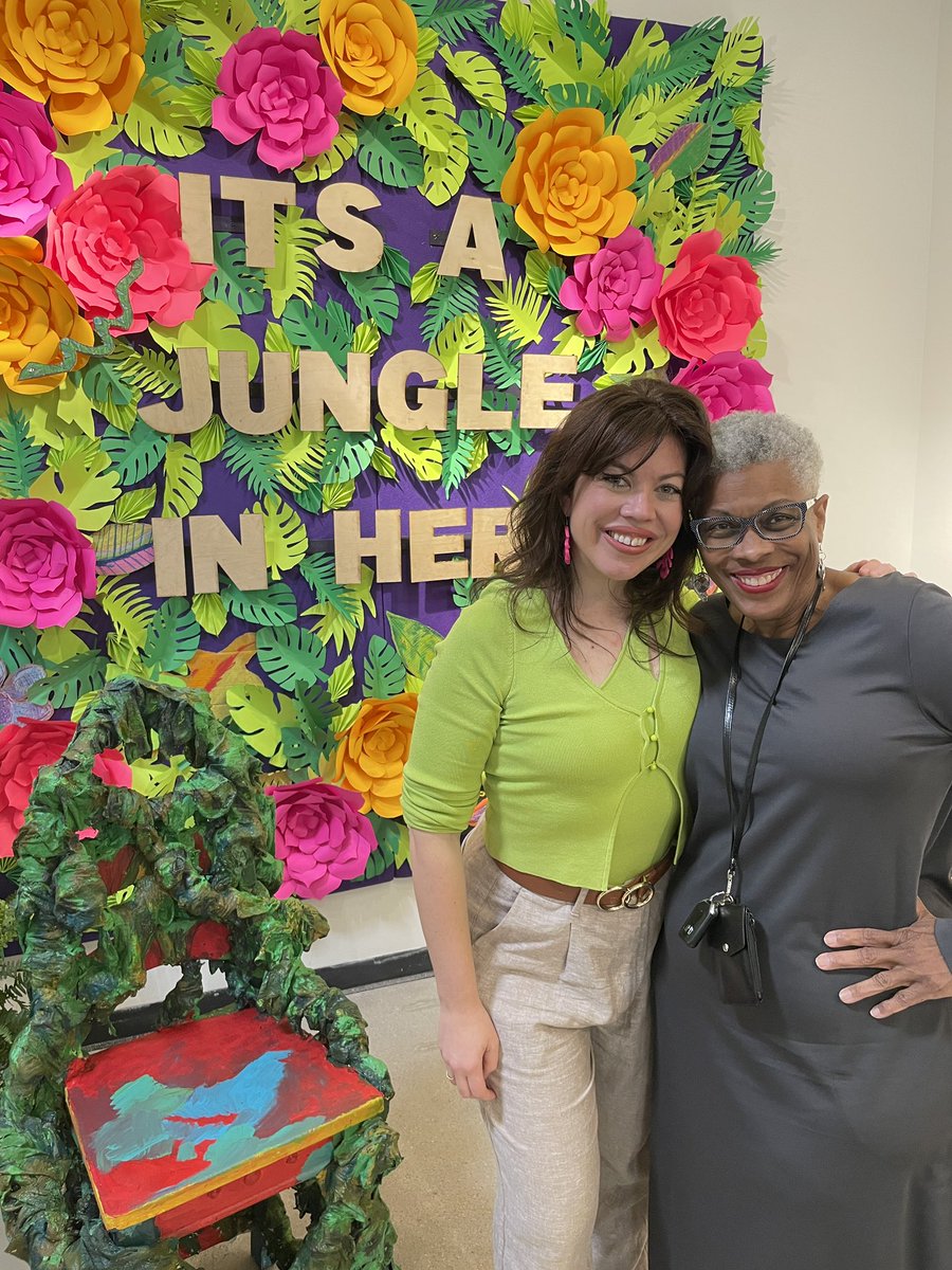 rochelleriley's tweet photo. WEST BLOOMFIELD _ One of the highlights of my week was visiting the art exhibit at #SoulStudio, where artist #CaitlinCartwright, staff and volunteers work with adults with special needs to create unbelievable art. /1 https://t.co/MFagRZhyaj