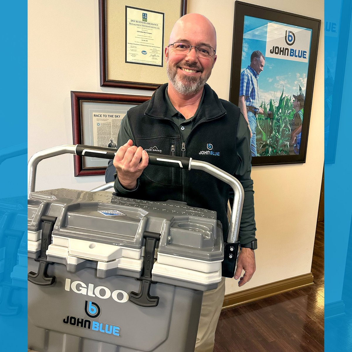 JohnBlueCo's tweet photo. Blake, our Senior Sales Engineer, won April's monthly giveaway – a custom John Blue Igloo cooler! Congrats!

#johnblueco #weloveouremployees #employeegiveaway https://t.co/oVYBUyrgl2