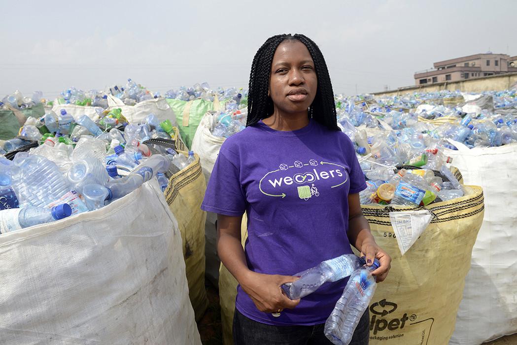 ElginAngelo's tweet image. Les femmes comme @Adelani et tant d'autres sont à l'avant-garde de la lutte contre les déchets plastiques, car elles sont les plus touchées par leur impact sur la santé et l'environnement. #girlpower #zerowaste