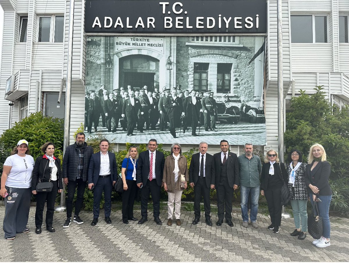 AsimGuner's tweet photo. Adalar’daki spor kulüplerimizi ve tesislerini, @iyiparti Genel Başkan Danışmanımız @vedatbayramtc , @adalariyiparti2 İlçe Başkanımız @sakir_ayse , il ve ilçe yöneticilerimiz ile birlikte gezdik.

#TürkiyeTarihYazacak https://t.co/DV2GfbVsCG