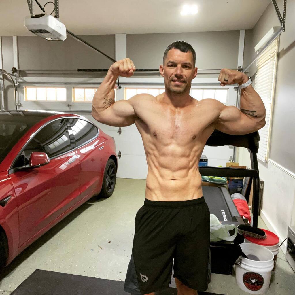 yourfitnesspath's tweet photo. Flexing on a Friday…

4 more weeks of training until we take of the Spartan Trfiecta! 

#flexfriday https://t.co/pbZxCkz4Fb https://t.co/Gpyng3g1un